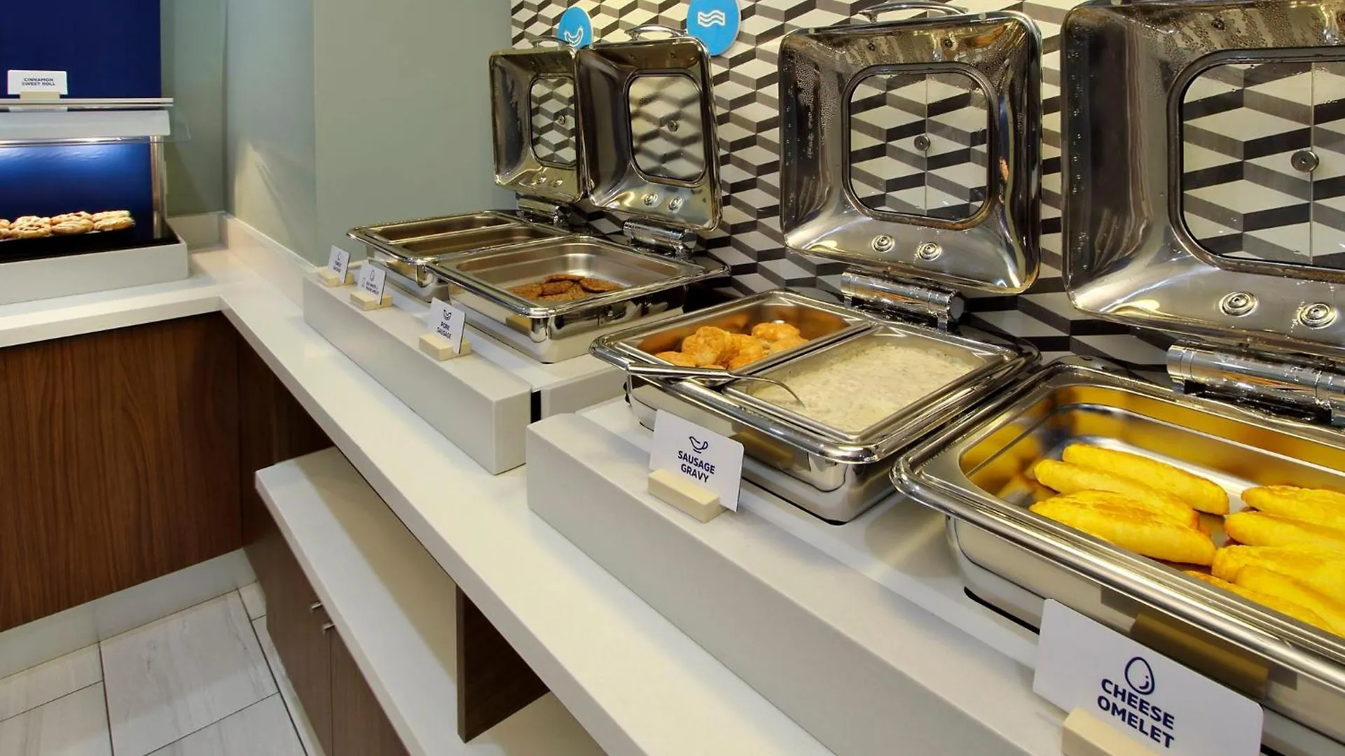 Holiday Inn Express & Suites Memphis East By Ihg 2*,